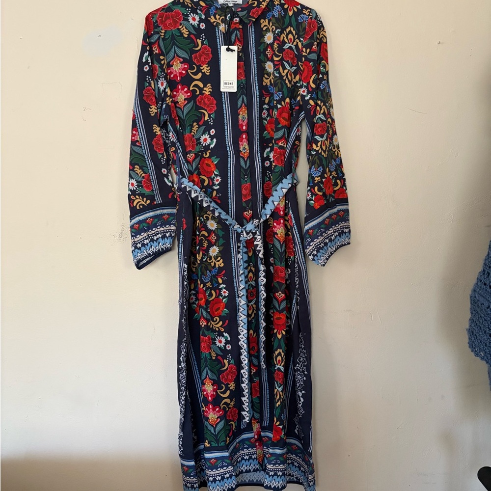 NWT CELINA MOON LONG SLEEVE FLORAL PRINT
SHIRT DRESS WITH BELL.SIZE M.